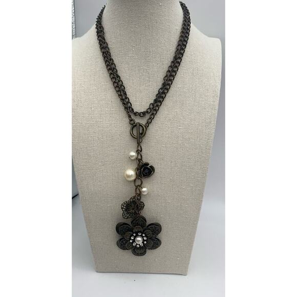 Vintage Brass Toned Front Toggle Closure Flower Faux Pearl Dangle Necklace - Picture 2 of 5